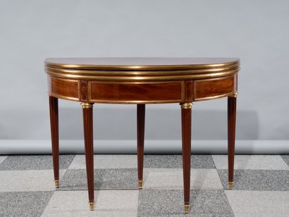 Half-moon console table in mahogany veneer...
