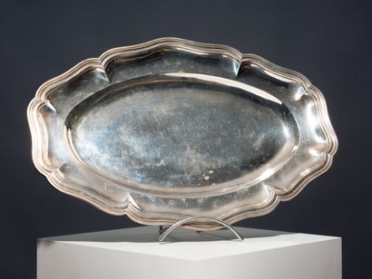 SAVARY FILS Paris 
Oval-shaped dish in 950-milliliter...