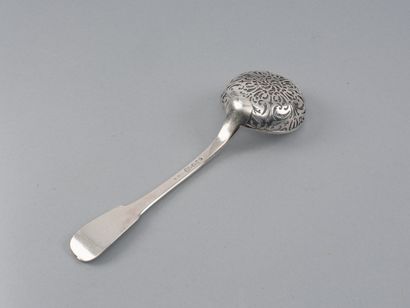 Sprinkling spoon in 950 thousandths silver,...