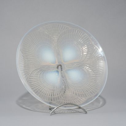 R.LALIQUE France
Plate that can be used as...