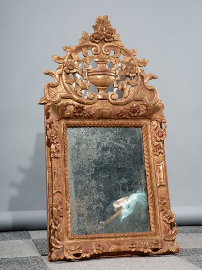 Rectangular carved and gilded wood mirror...