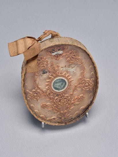 Bedside reliquary with paperolles. Early...