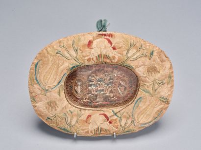 Reliquary with paperolles. 18th century....