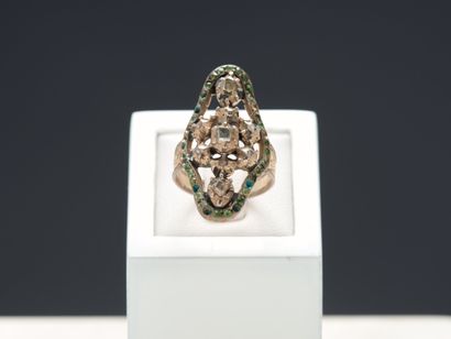Bague marquise en or blanc 18k 750 millièmes...