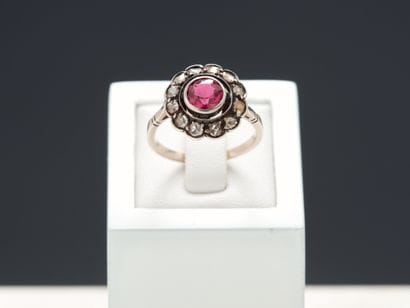 Bague en argent supérieur à 800 millièmes...