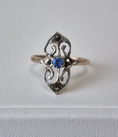 Petite bague marquise en or rose et argent,...