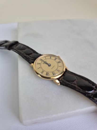 QUILBE 
Montre bracelet de dame en plaqué...