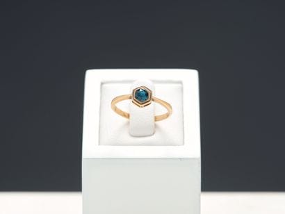Bague en or jaune 18k 750 millièmes ornée...