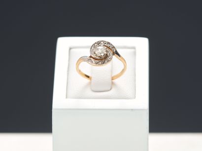 Bague tourbillon en or jaune et blanc 18k...