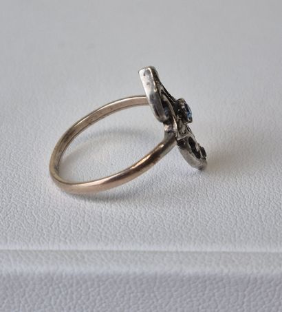 Petite bague marquise en or rose et argent,...