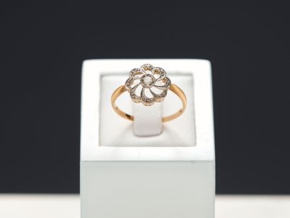 Bague fleur en or jaune 18k 750 millièmes...