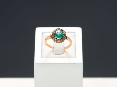 Bague marguerite en or jaune 18k 750 millièmes...