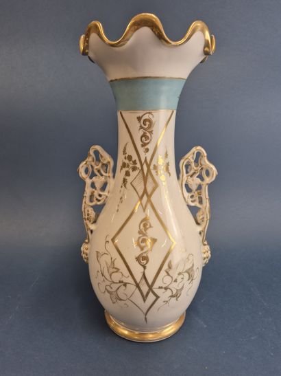 Porcelaine de Paris
Vase de forme balustre...