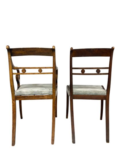 Suite de trois chaises et un fauteuil en...