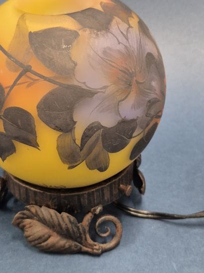 DEVEAU (actif vers 1920-1930).
Lampe formant...