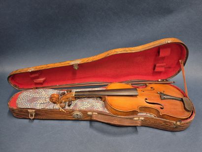 Violon d'étude en bois et son archet 
Fabrication...