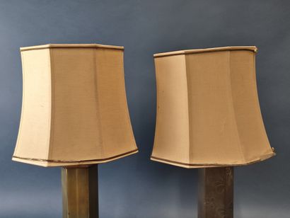 Paire de lampes en métal doré hexagonales...