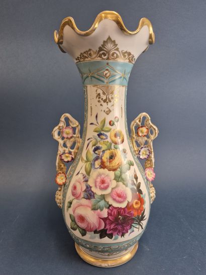 Porcelaine de Paris
Vase de forme balustre...