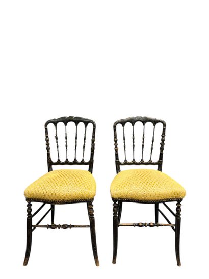 Suite de deux chaises dites charivari en...