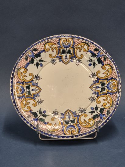 GIEN
Assiette en faience émaillée polychrome...