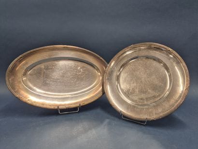 WISKEMANN
Deux plats à servir en métal argenté...