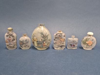 CHINE 
Suite de six tabatière en verre, de...