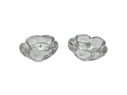 DAUM 
Deux coupes de forme polylobée en cristal...