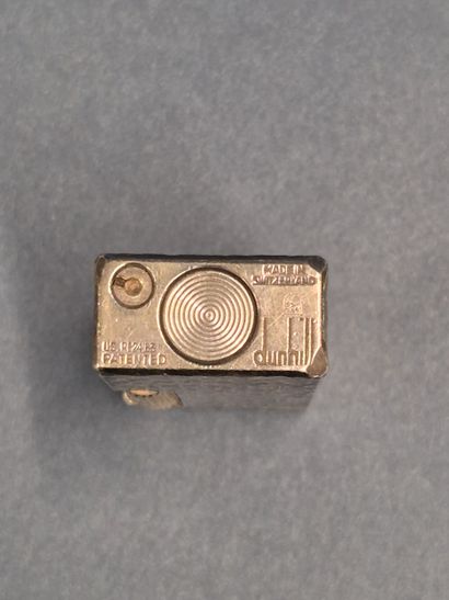 DUNHILL Made in Switzerland
Briquet en métal...