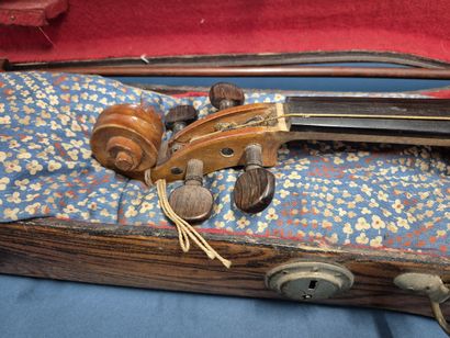 Violon d'étude en bois et son archet 
Fabrication...