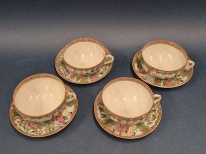 CHINE, XXe siècle 
Suite de quatre tasse...