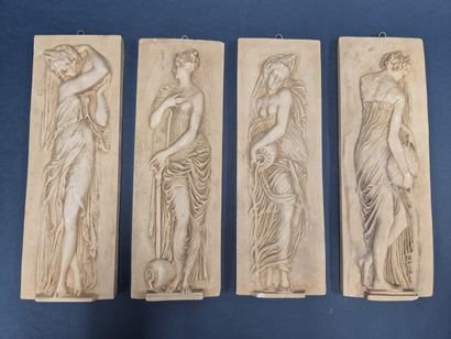 Ensemble de quatre bas-reliefs en plâtre...