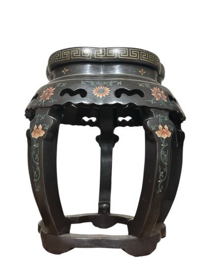 Chine, XXe siècle 
Paire de tabourets en...