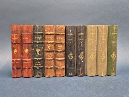 Suite de 2 trompes l'œil simulant 5 livres...