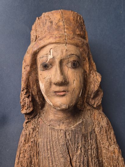 Epreuve en bois sculpté et plâtre partiellement...