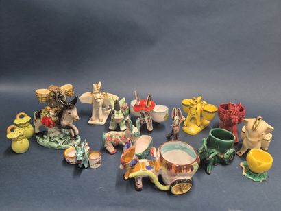 Collection de 13 ânes en céramique émaillée...