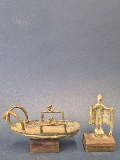 Lot comprenant quatre sculptures en bronze...
