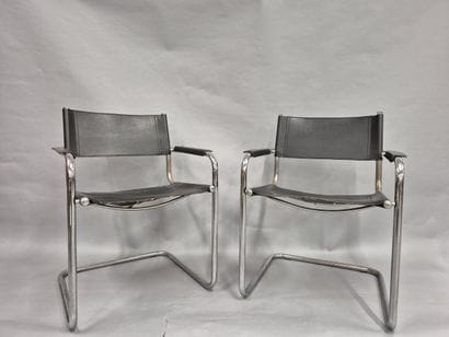 Dans le goût de Marcel BREUER
Paire de fauteuils...