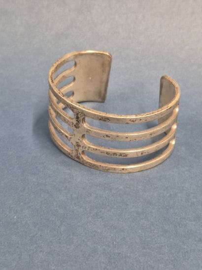 Lot de bijoux fantaisie et argent comprenant...