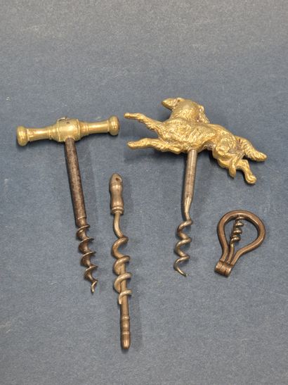 Suite de quatre tire-bouchons anciens en...