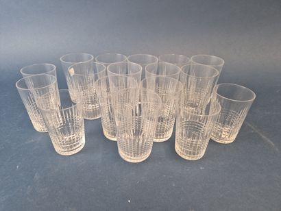 BACCARAT France 
Lot de 12 grands verres...