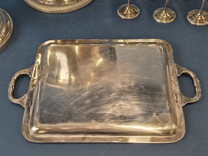 Ensemble de pièces en métal argenté comprenant...