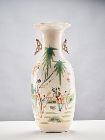 CHINE 
Grand vase en porcelaine blanche de...