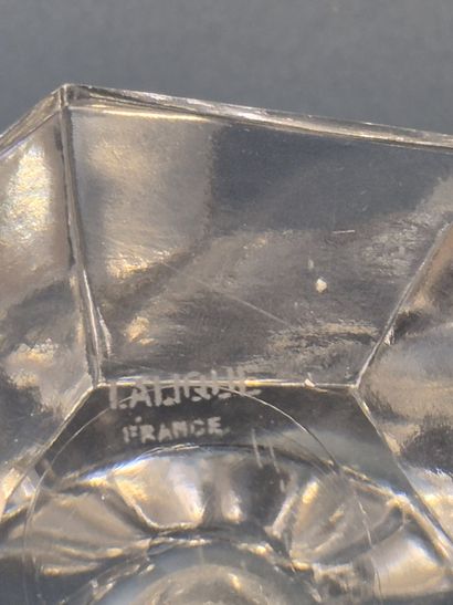 LALIQUE France
Petite coupe sur pied en cristal...