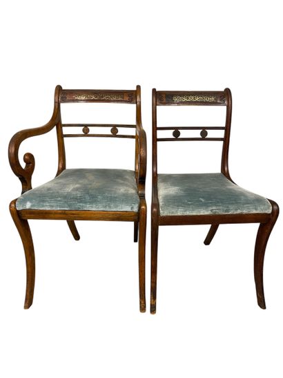 Suite de trois chaises et un fauteuil en...