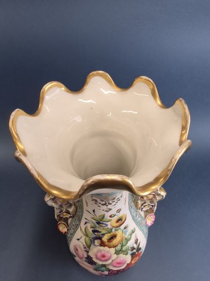 Porcelaine de Paris
Vase de forme balustre...
