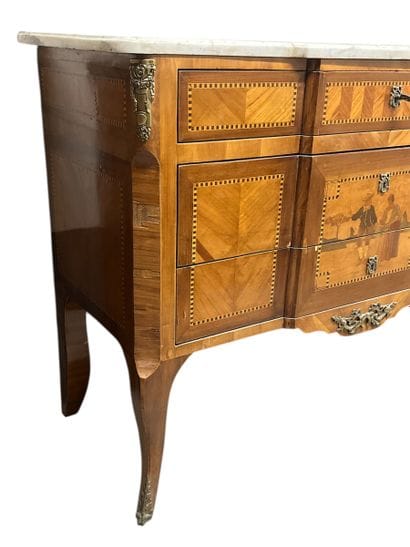 Commode en bois de placage à décor de frisage...