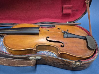 Violon d'étude en bois et son archet 
Fabrication...