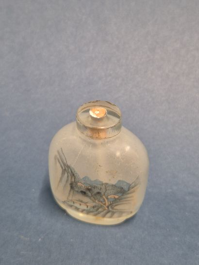 CHINE 
Suite de six tabatière en verre, de...