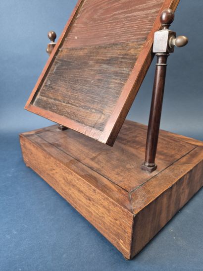 Miroir de toilette en acajou, la glace de...