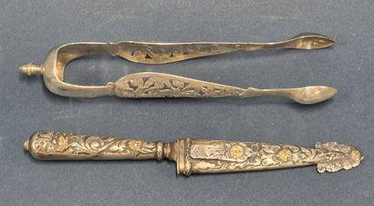 Suite de deux objets comprenant : 
- Une...